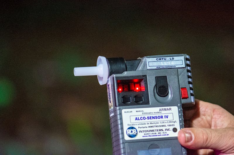 Breathalyzer device for alcohol testing
